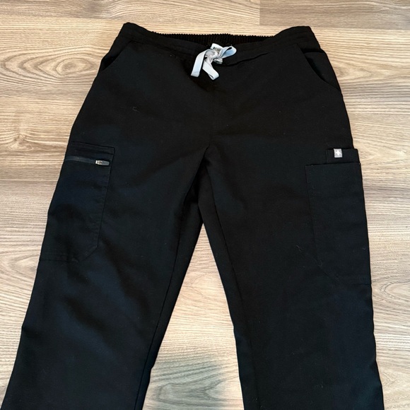 Figs Technical Collection Yola Skinny Scrub Medical Pant Black size Small - Picture 2 of 7